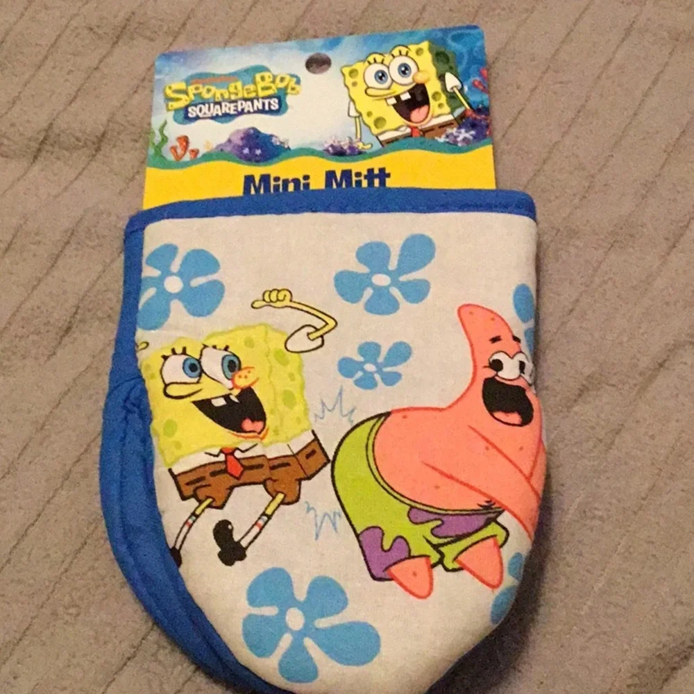 NWT Bundle Disney Mickey, Star Wars and Sponge bob  mini oven mitts bundle